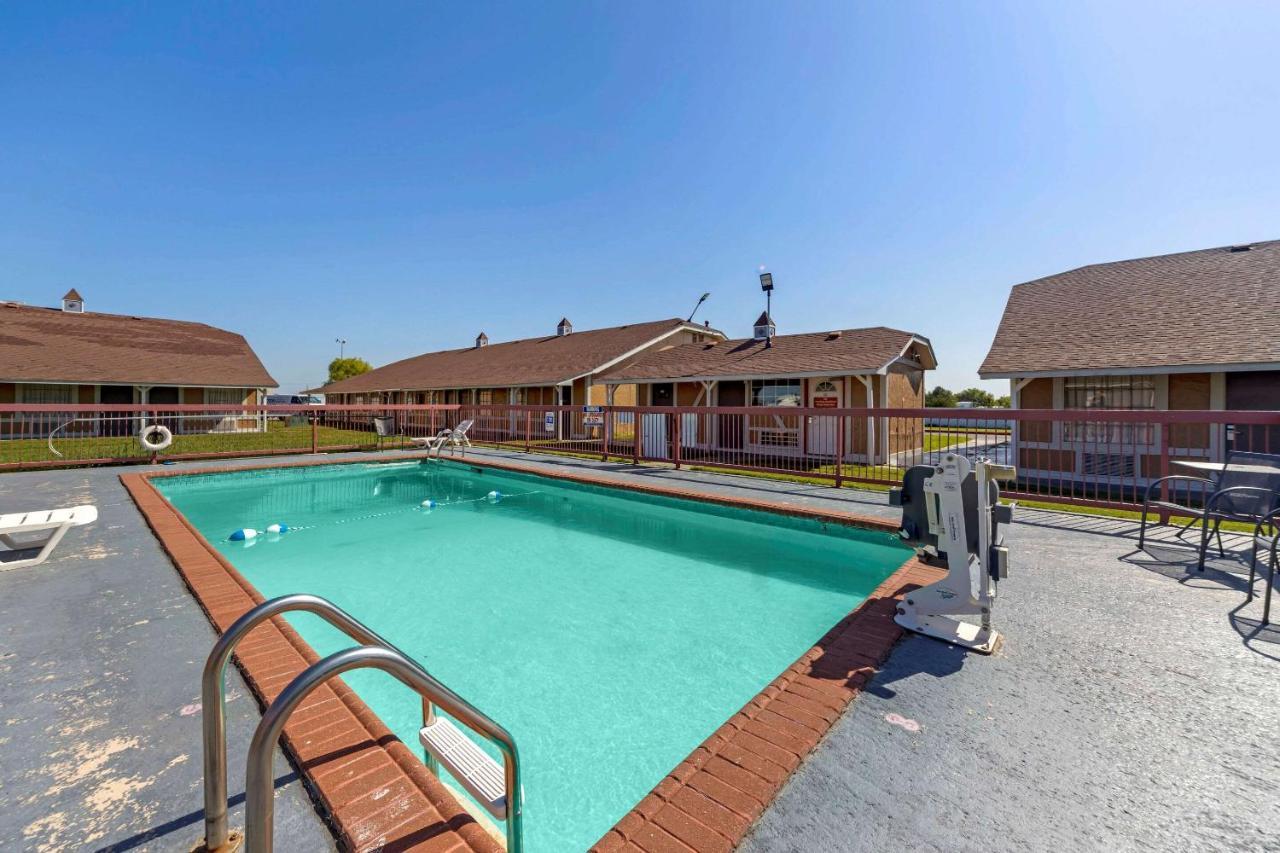 Econo Lodge Pryor Creek Exterior foto